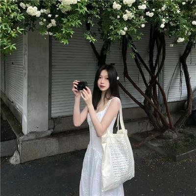 踉跄的女孩